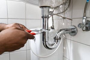 Read more about the article Hoe verborgen water lekken in uw huis te vinden ?