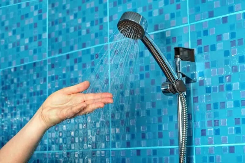 You are currently viewing Hoe een handdouchekop met schuifbalk te installeren