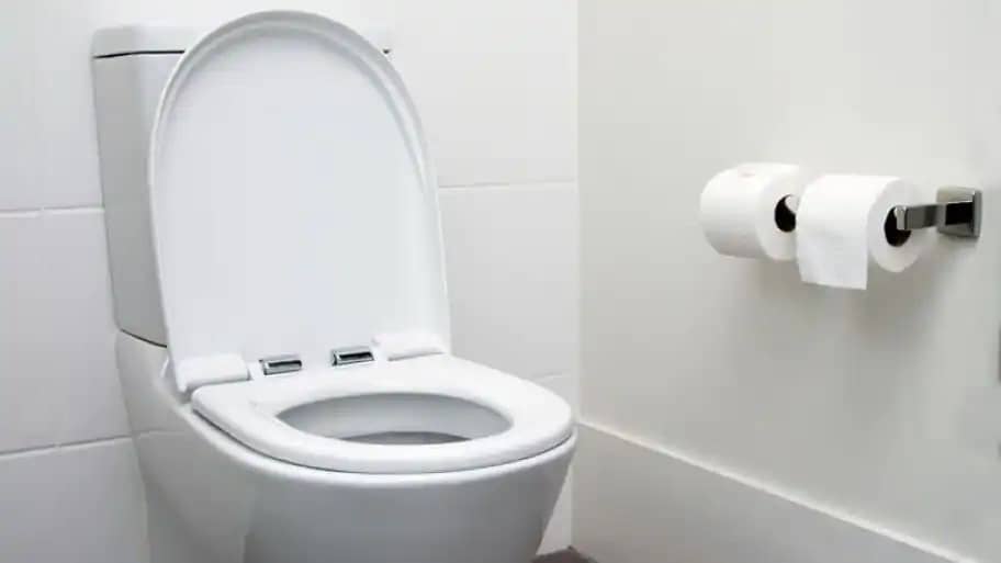 You are currently viewing Kun je een toilet ontstoppen met zuiveringszout en azijn?
