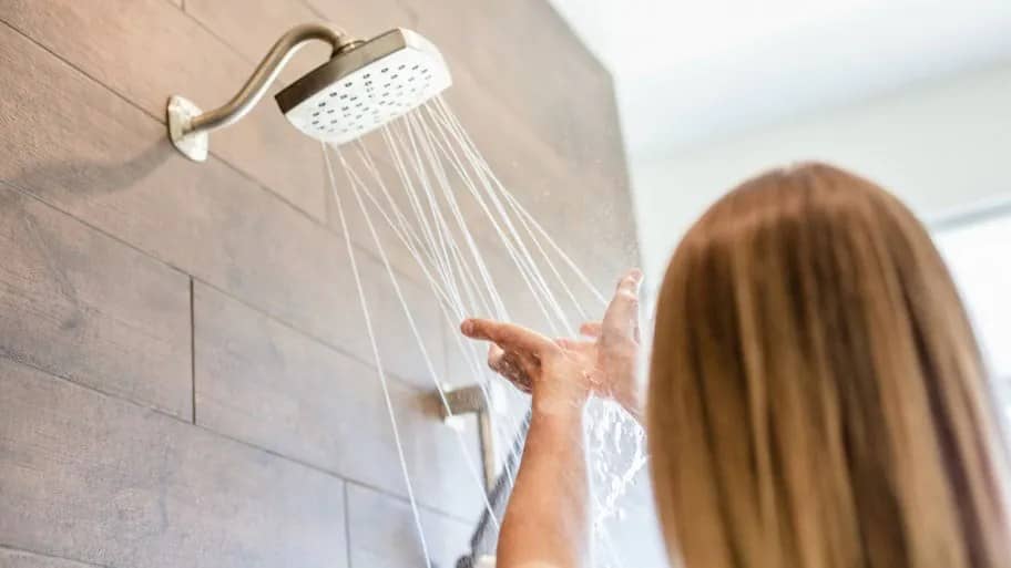 Read more about the article Waarom fluit je douche, 4 mogelijke oorzaken en hoe te verhelpen?