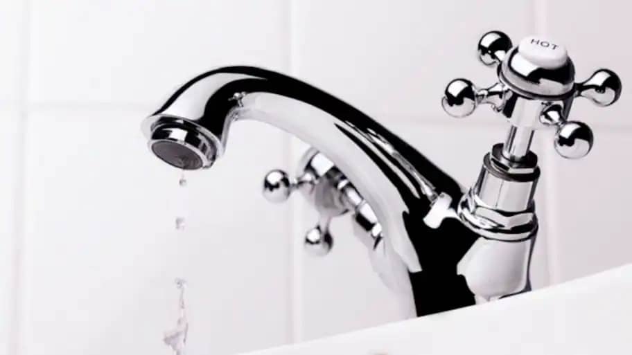 Read more about the article Wat zijn de tekenen van een verborgen waterlek in uw badkamer?